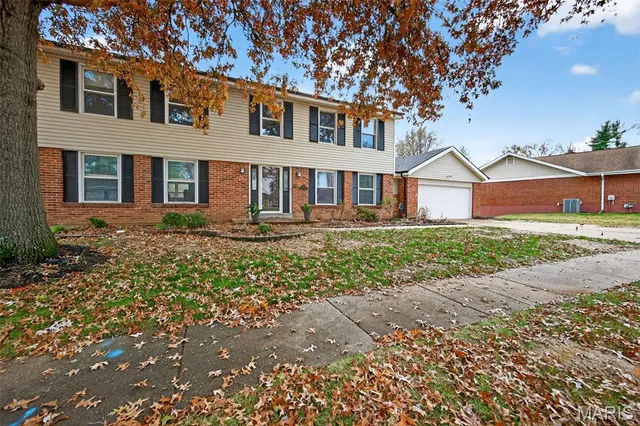 $550,000 | 290 Kinderhook Drive, Chesterfield, MO 63017