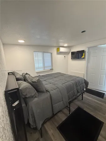 $1,300 | 1608 Northwest 51st Terrace, Unit E, Miami, FL 33142