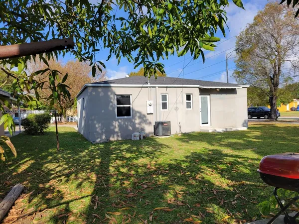 $3,100 | South Miami, South Miami, FL 33143