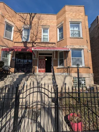 $1,950 | 3408 West Carroll Avenue, Unit 1, Chicago, IL 60624