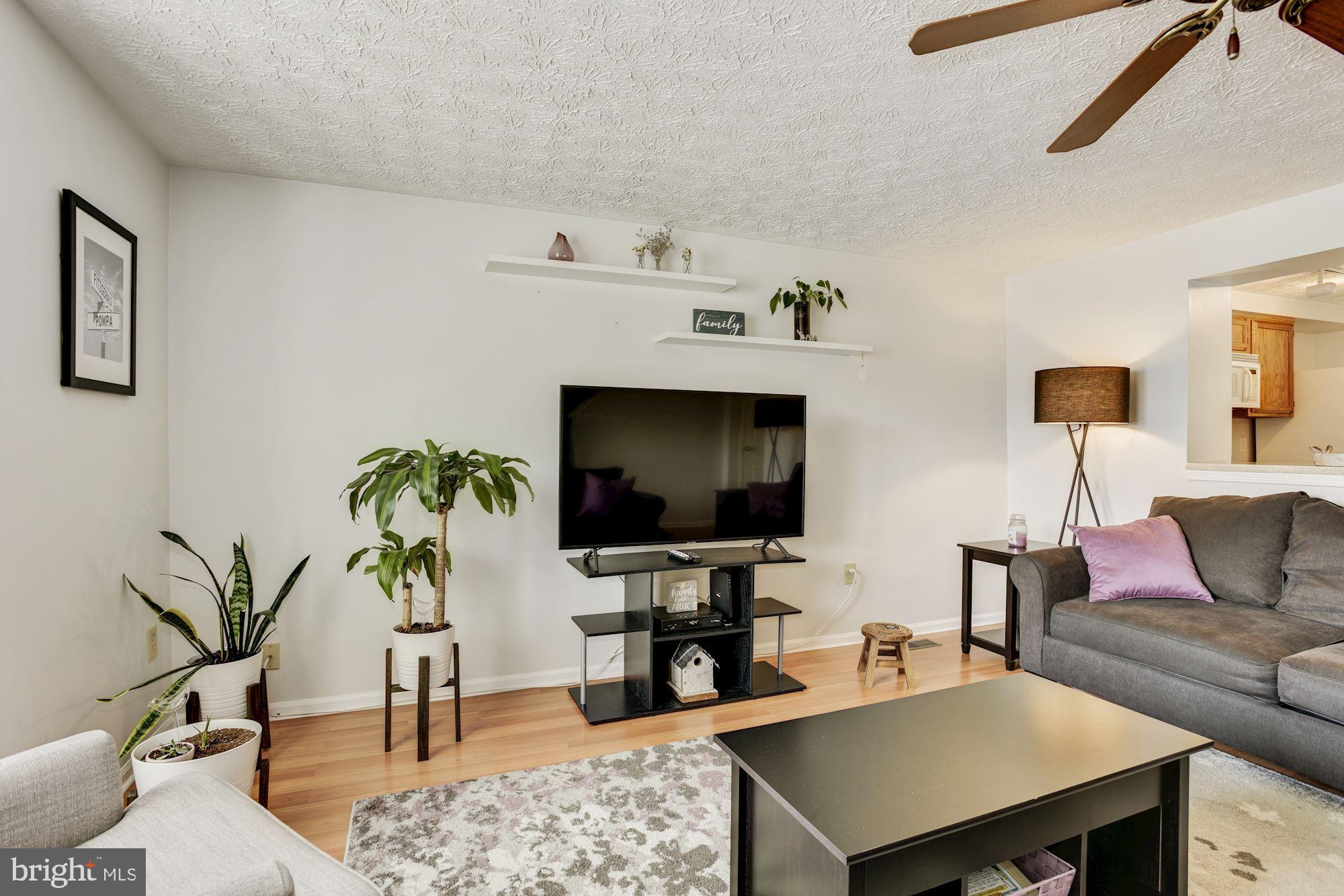 47 Hyacinth Road Baltimore, MD 21234 - Photo 2 of 30 Living Room