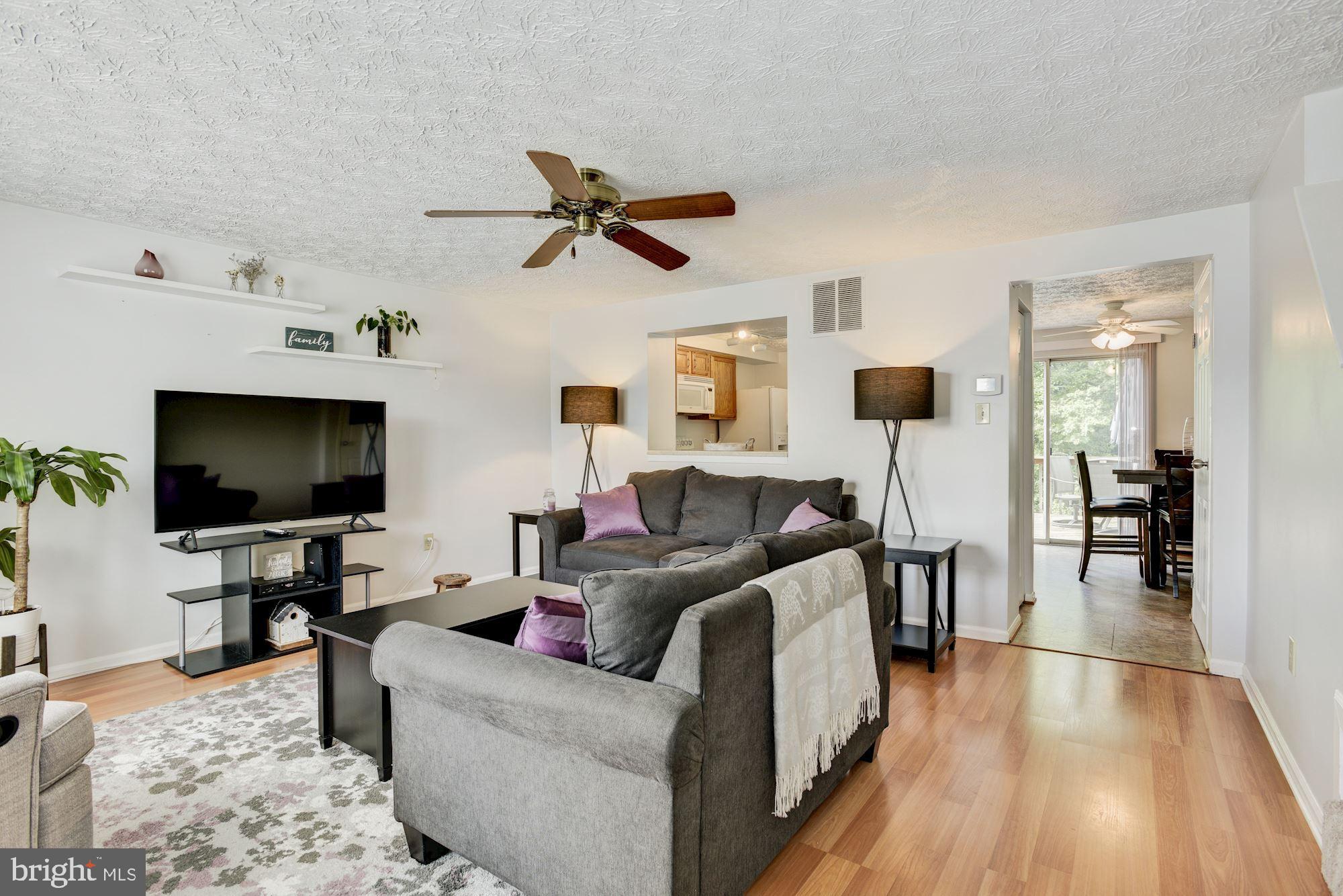 47 Hyacinth Road Baltimore, MD 21234 - Photo 3 of 30 Living Room