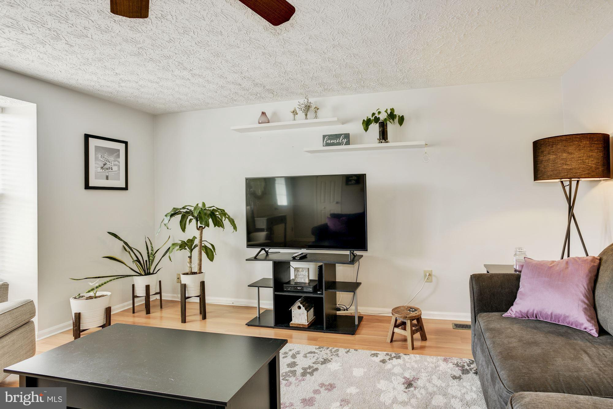 47 Hyacinth Road Baltimore, MD 21234 - Photo 4 of 30 Living Room