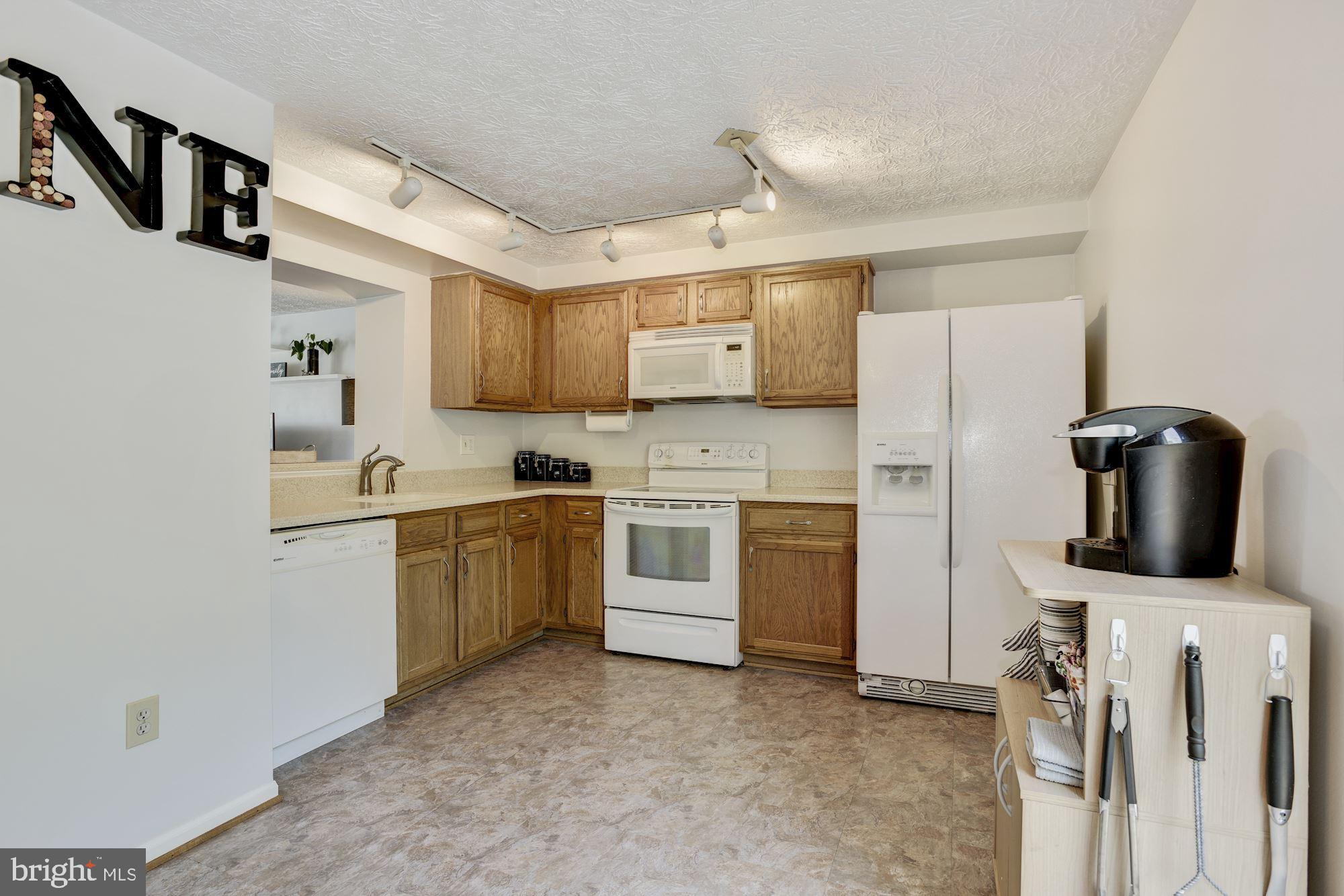 47 Hyacinth Road Baltimore, MD 21234 - Photo 8 of 30 Kitchen