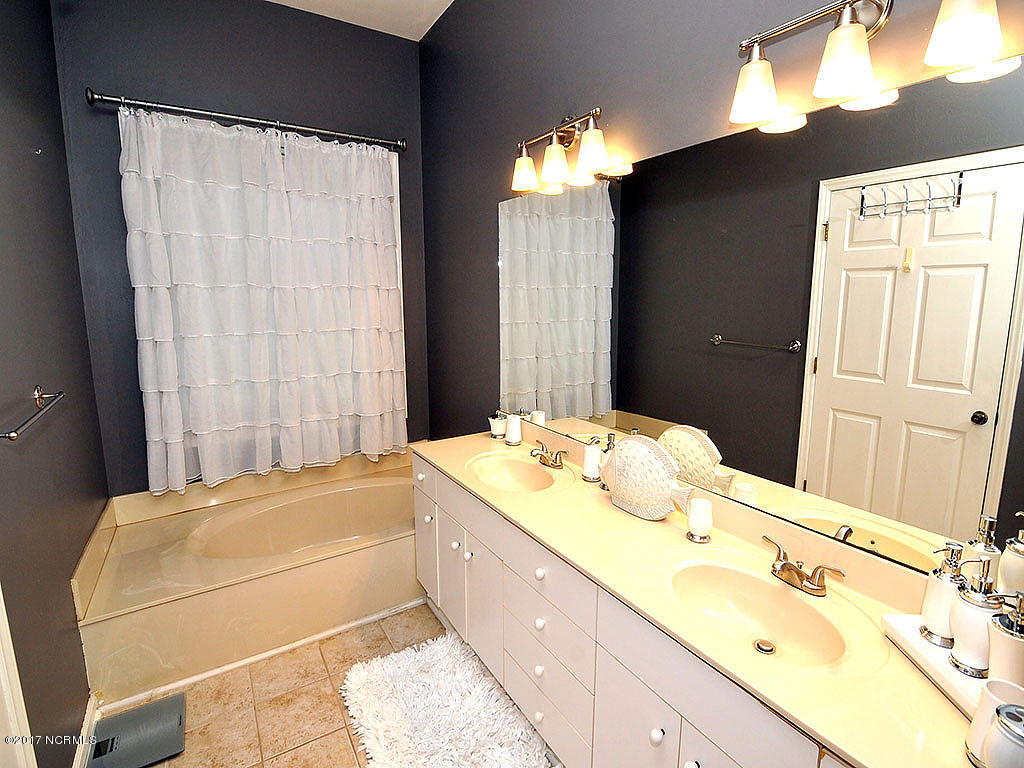 138 Olde Point Road Hampstead, NC 28443 - Photo 16 of 32 14. Master Bath