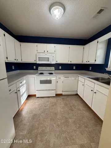 $1,250 | 94 Century Court, Swansboro, NC 28584