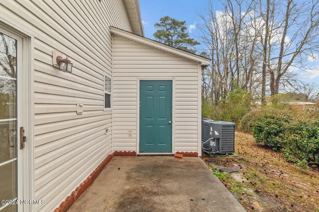 $1,250 | 94 Century Court, Swansboro, NC 28584