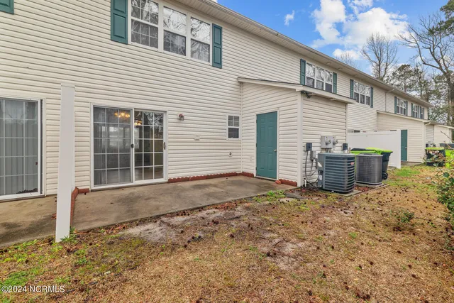 $1,250 | 94 Century Court, Swansboro, NC 28584