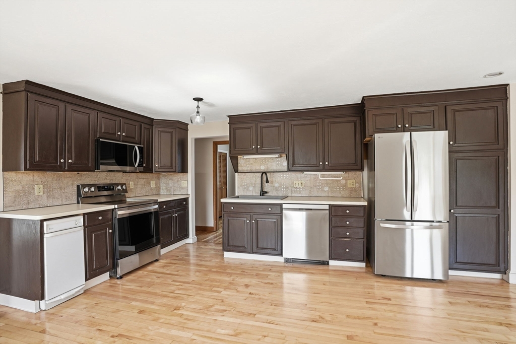 7 Beebe Lane Wakefield, MA 01880 - Photo 11 of 40