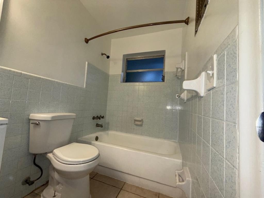 119 Northeast 5th Street, Unit 3 Pompano Beach, FL 33060 - Photo 7 of 8 a bathroom with a toilet and a bathtub