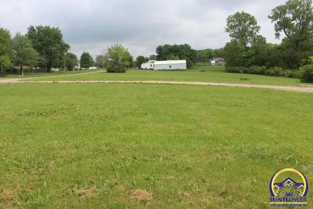 $6,000 | 9395 Delaware Drive, Ozawkie, KS 66070