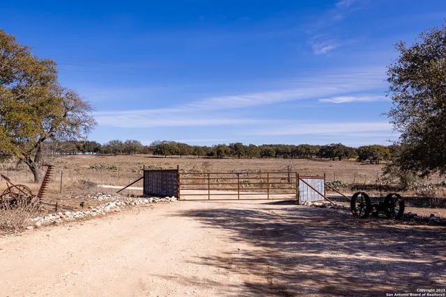 $390,000 | 138 Spanish Oak Trail, Harper, TX 78631