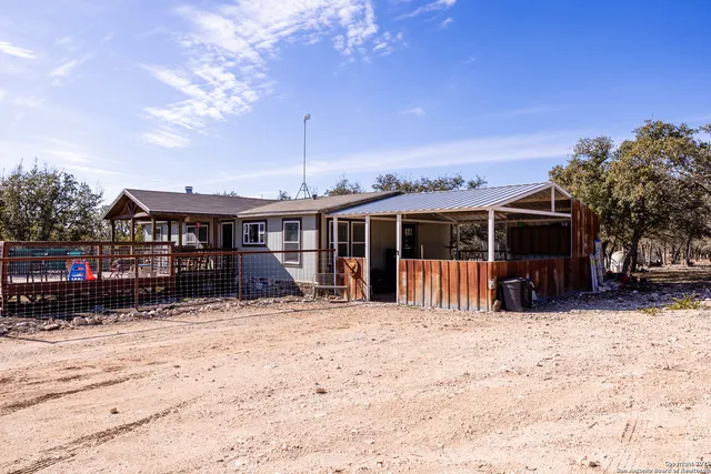 $390,000 | 138 Spanish Oak Trail, Harper, TX 78631