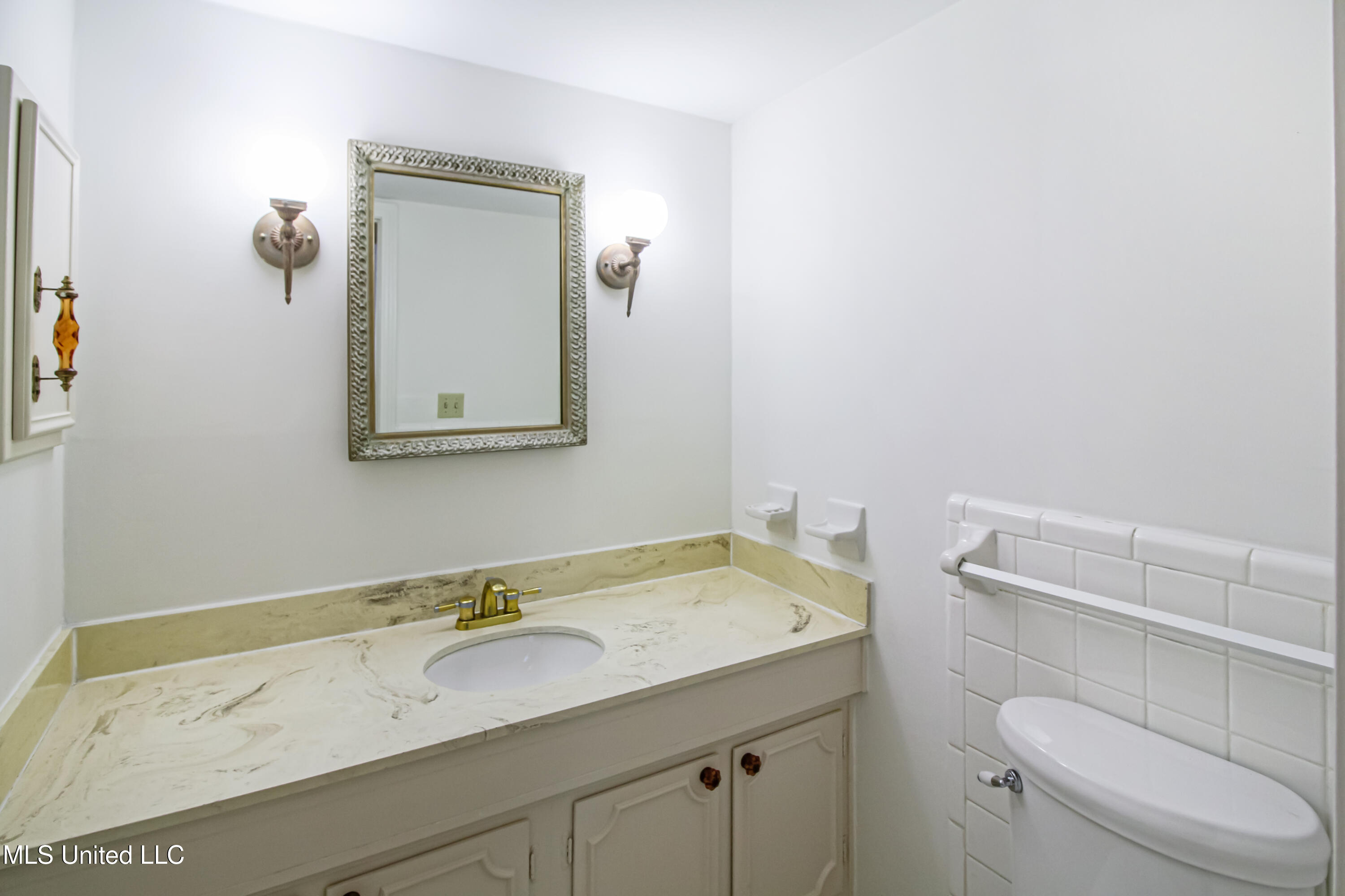 5025 Wayneland Drive, Unit G5 Jackson, MS 39211 - Photo 11 of 22 IMG_6801