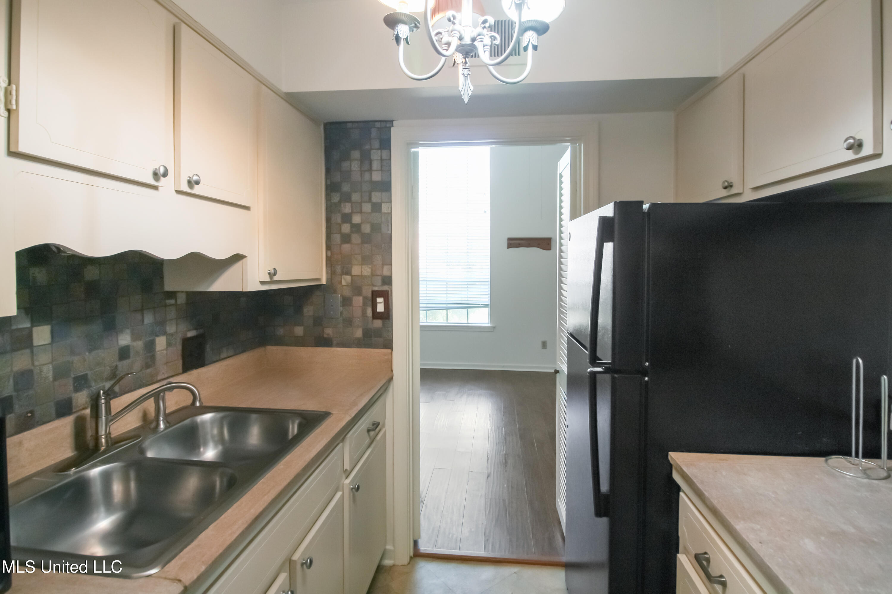 5025 Wayneland Drive, Unit G5 Jackson, MS 39211 - Photo 15 of 22 IMG_6807