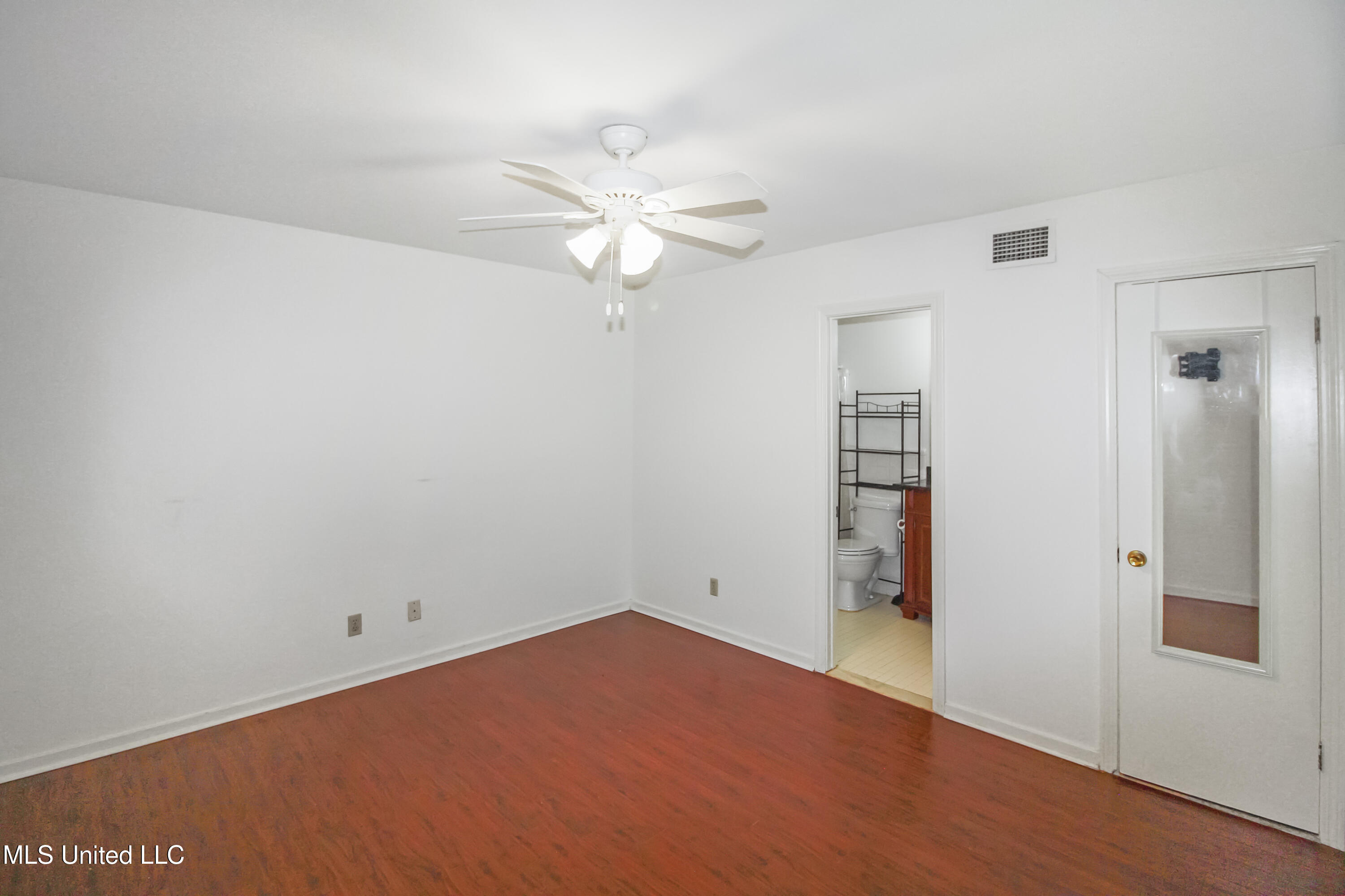 5025 Wayneland Drive, Unit G5 Jackson, MS 39211 - Photo 18 of 22 IMG_6817