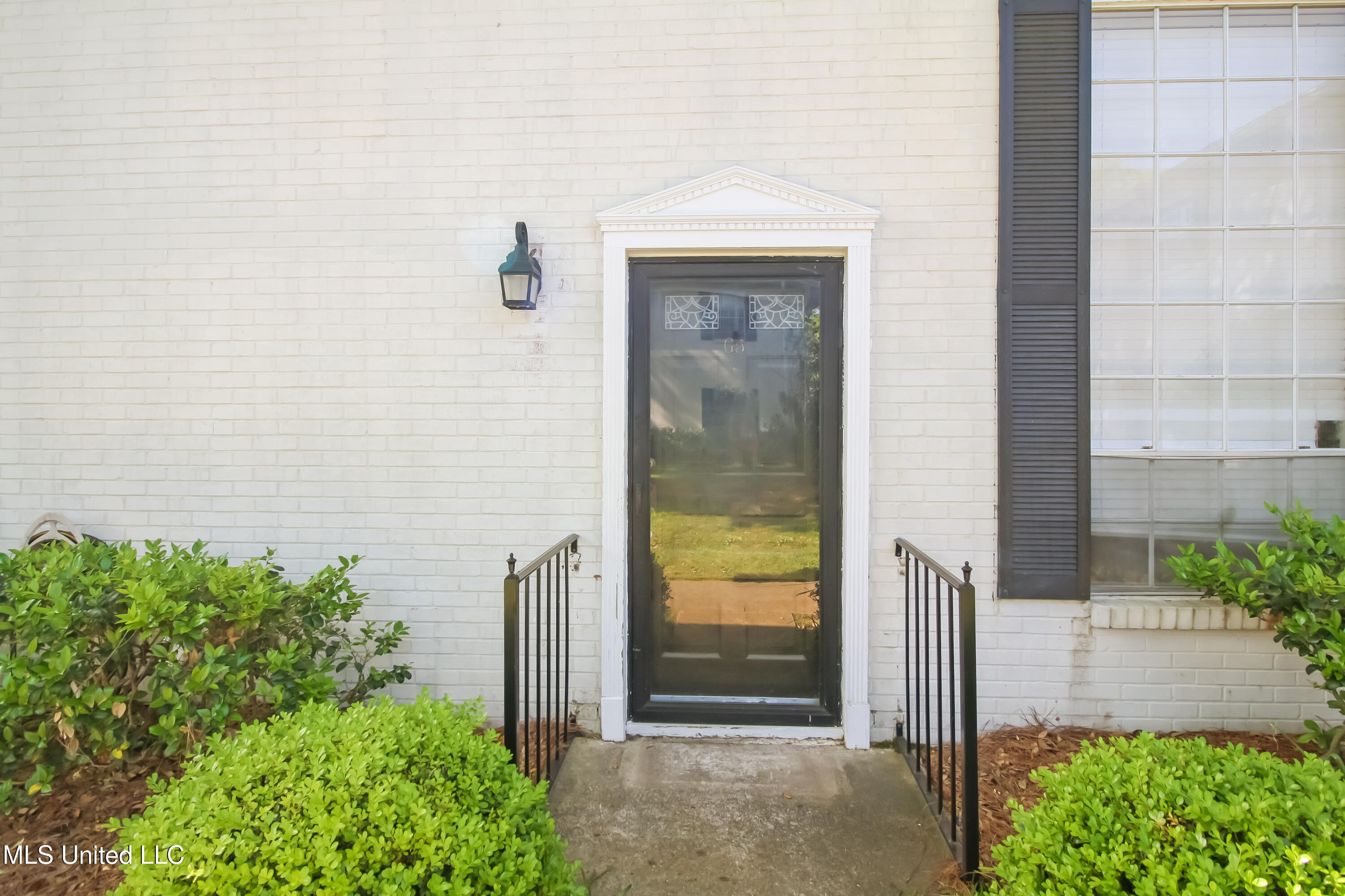 5025 Wayneland Drive, Unit G5 Jackson, MS 39211 - Photo 3 of 22 IMG_6784