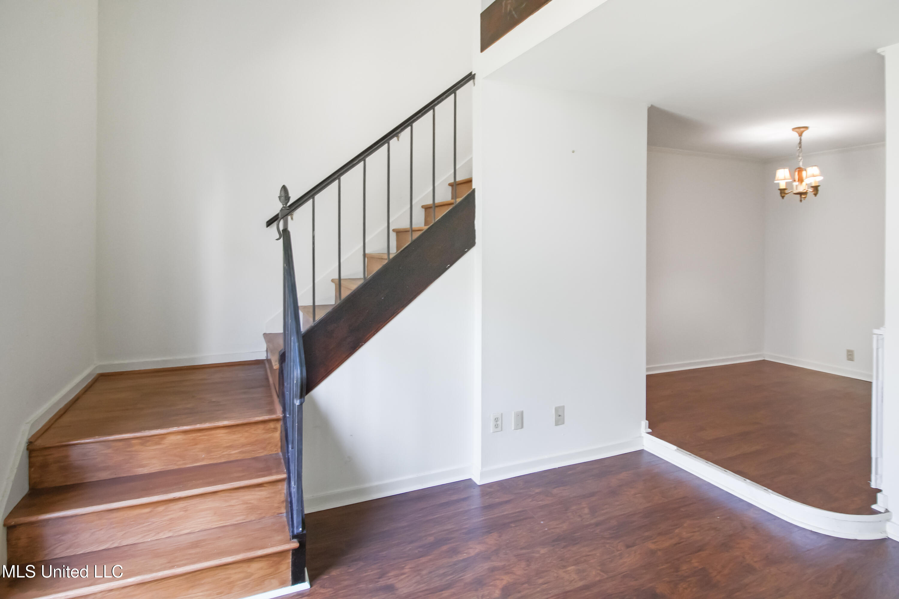 5025 Wayneland Drive, Unit G5 Jackson, MS 39211 - Photo 4 of 22 IMG_6786