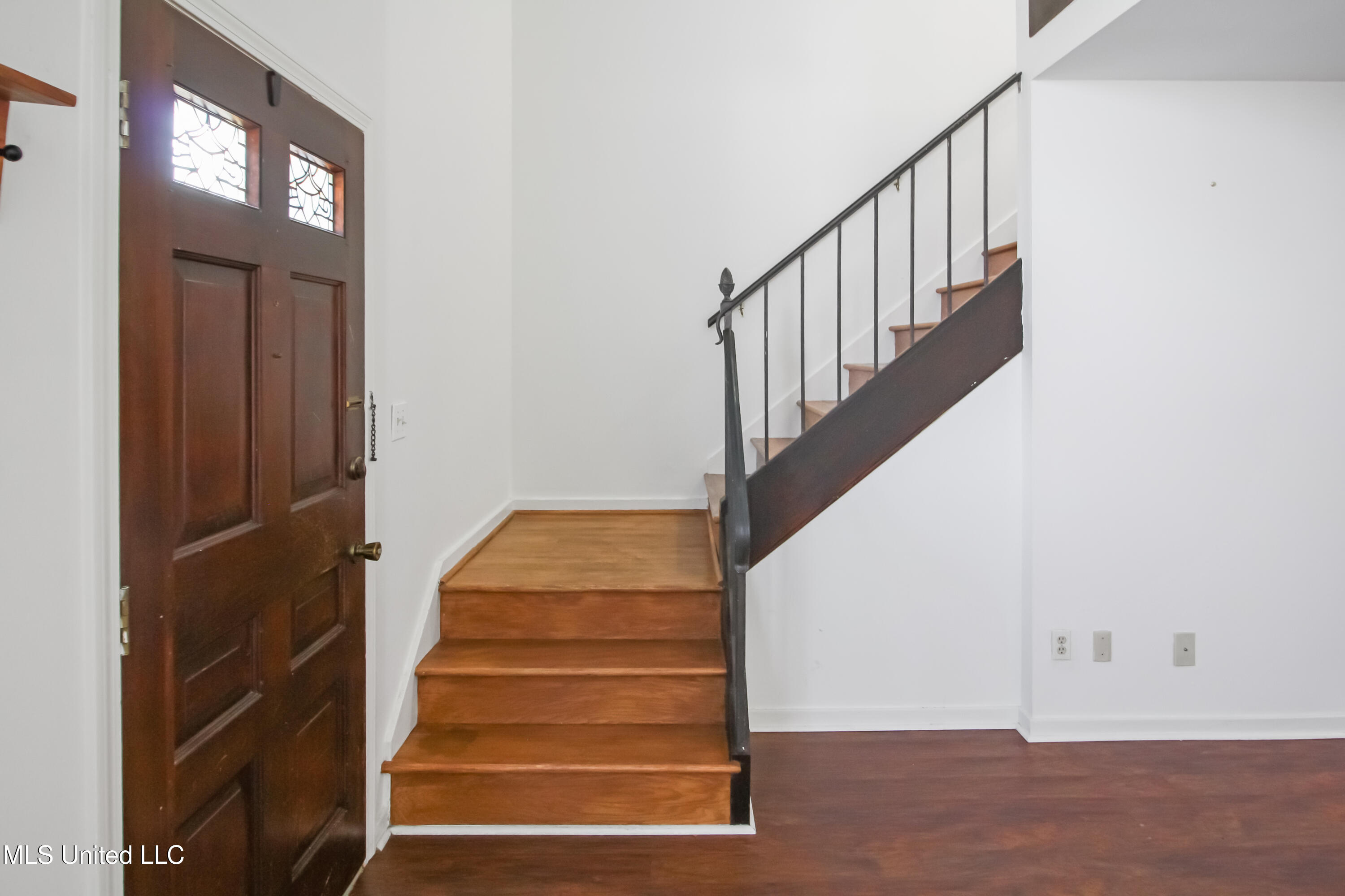 5025 Wayneland Drive, Unit G5 Jackson, MS 39211 - Photo 5 of 22 IMG_6787