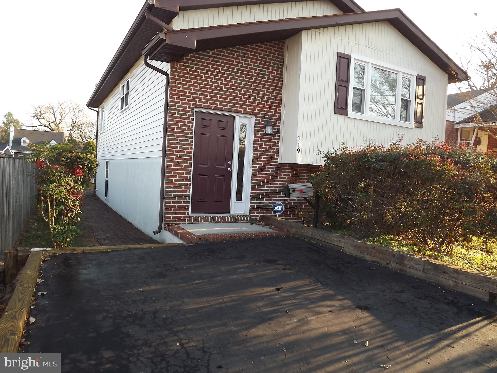 219 Cloverhill Road Pasadena, MD 21122 - Photo 2 of 30 Exterior (Front)
