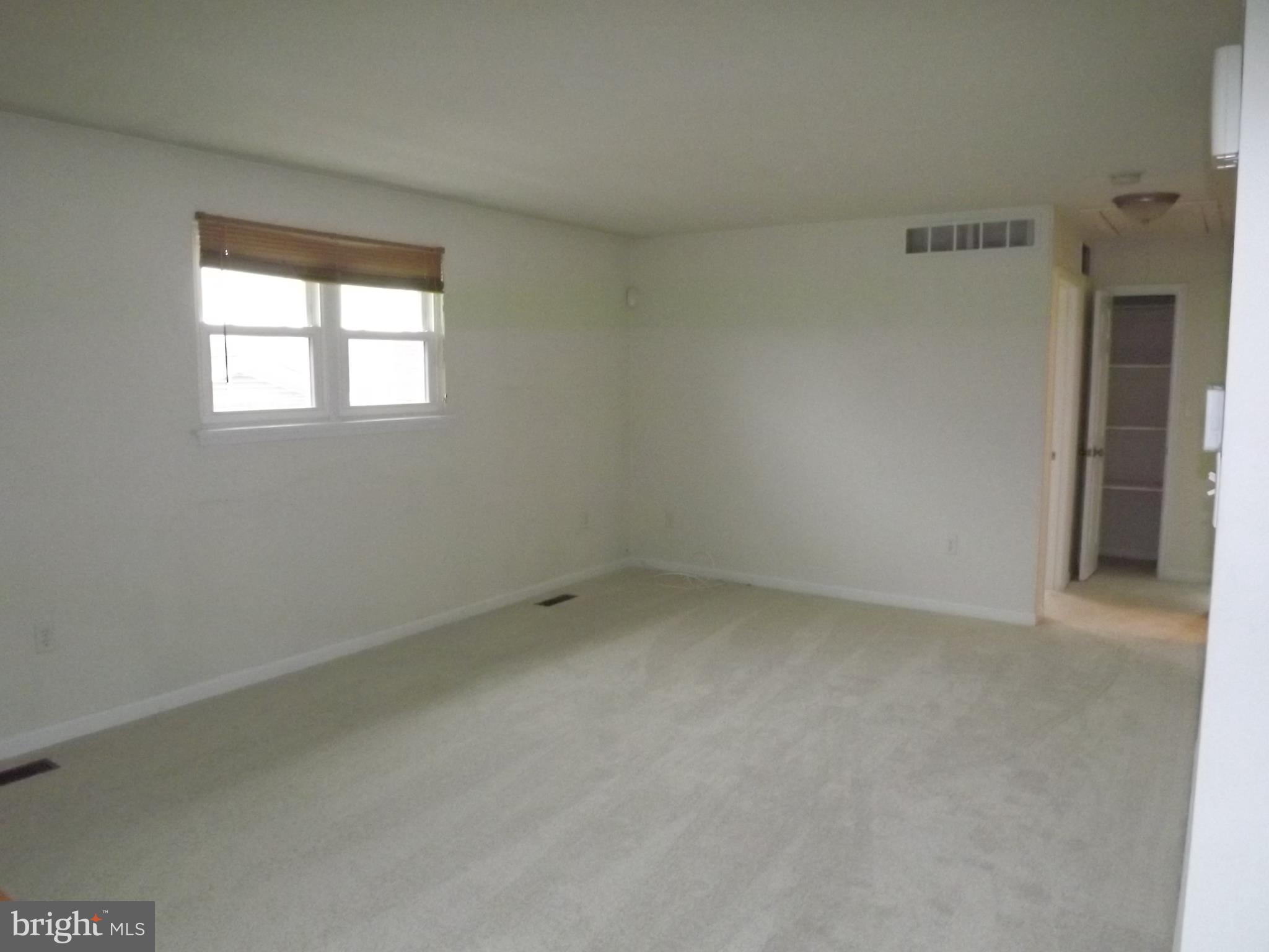 219 Cloverhill Road Pasadena, MD 21122 - Photo 9 of 30 Living Room