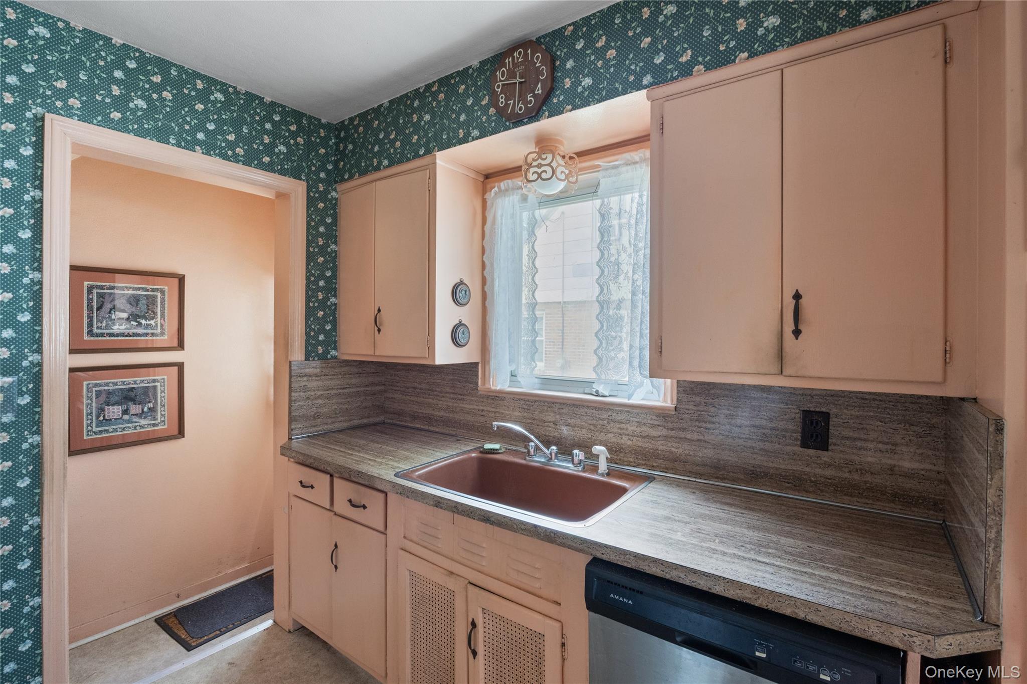 637 Stratford Road Baldwin, NY 11510 - Photo 18 of 49