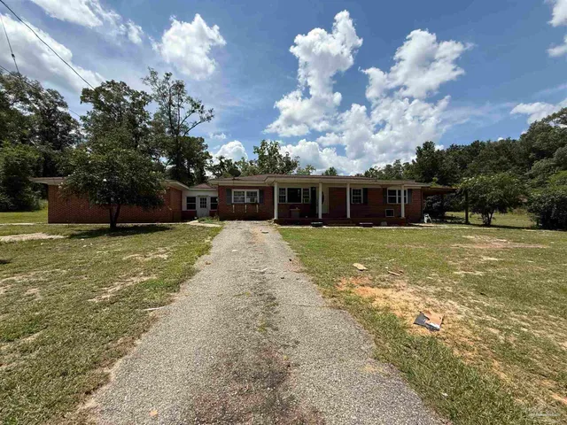 a view of a house with a yard