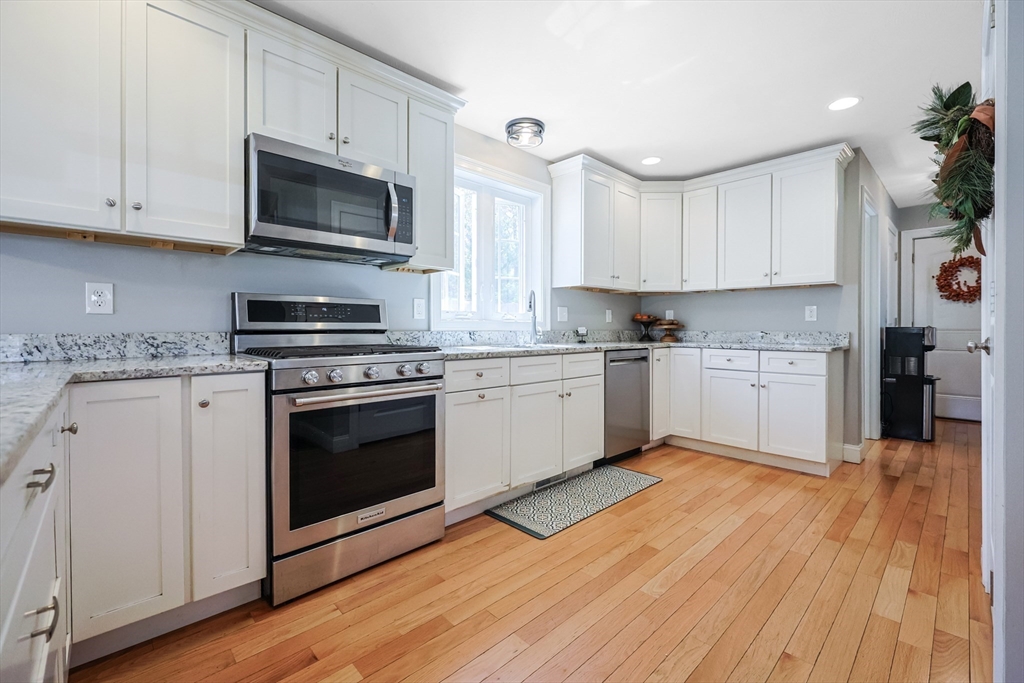 22 Mohawk Circle Georgetown, MA 01833 - Photo 3 of 39