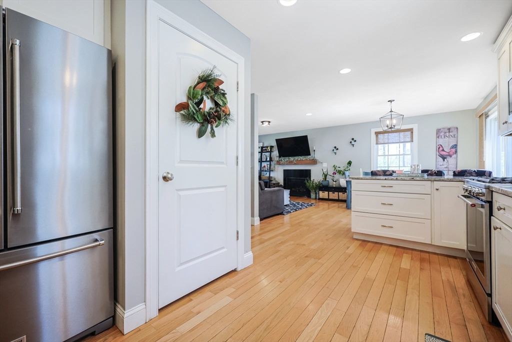 22 Mohawk Circle Georgetown, MA 01833 - Photo 5 of 39