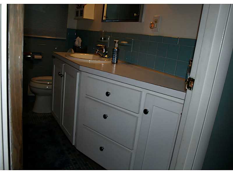82 Brookwood Road Warwick, RI 02889 - Photo 11 of 12 Bathroom.