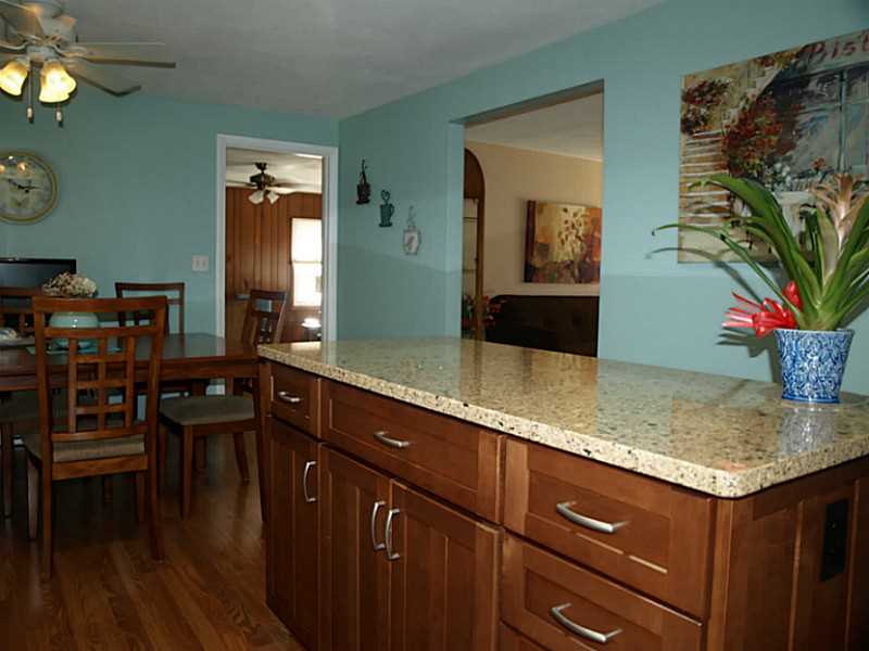 82 Brookwood Road Warwick, RI 02889 - Photo 5 of 12 Kitchen.