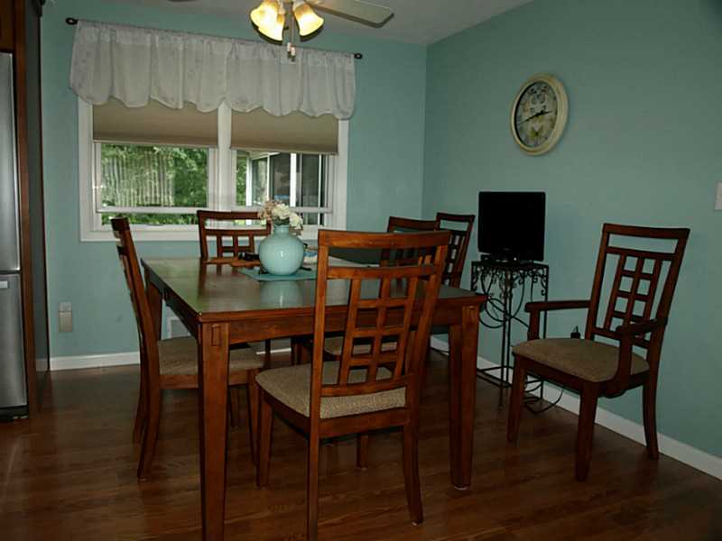 82 Brookwood Road Warwick, RI 02889 - Photo 7 of 12 Kitchen.