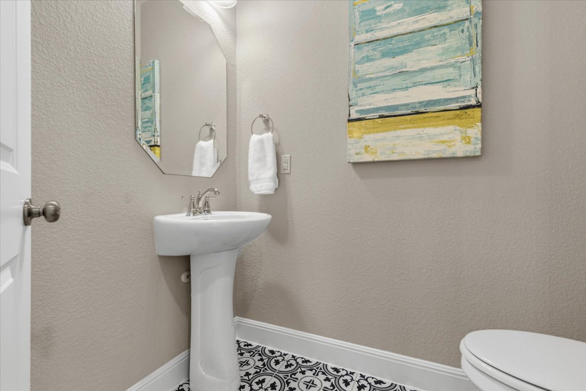 138 Challis Court Austin, TX 78737 - Photo 31 of 39 Half bathroom near office