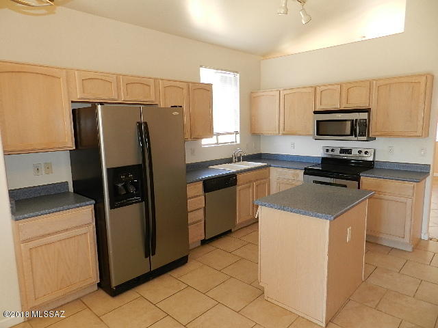 7716 South Lions Spring Way Tucson, AZ 85747 - Photo 5 of 25