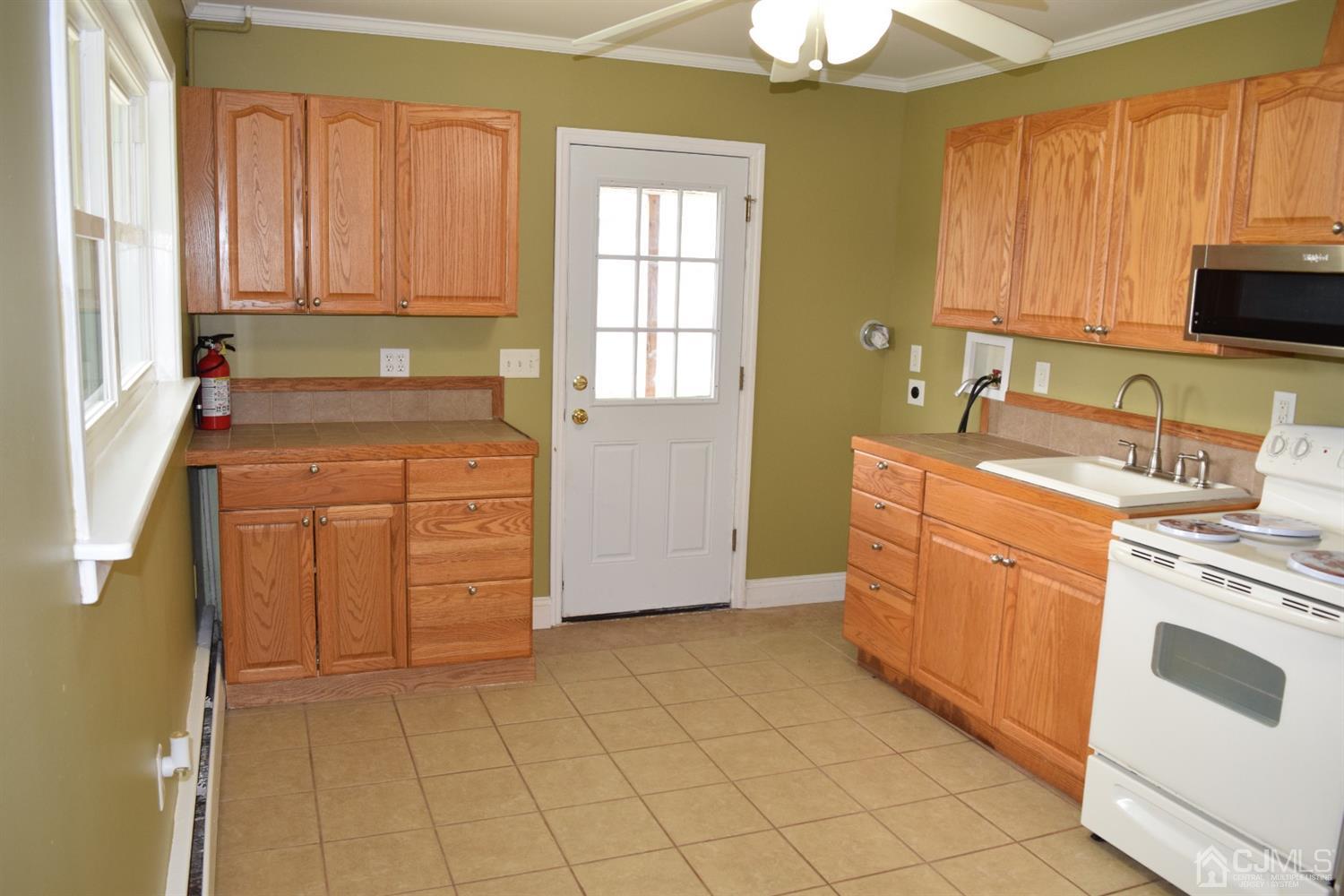 62 Winthrop Road Edison, NJ 08817 - Photo 2 of 22