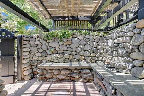 a view of a pathway along a building