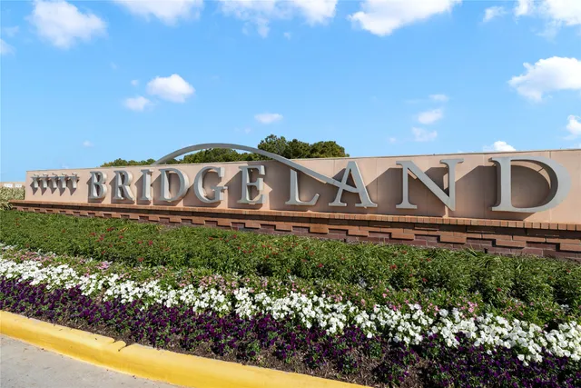 a view of outdoor space yard and front view of a house