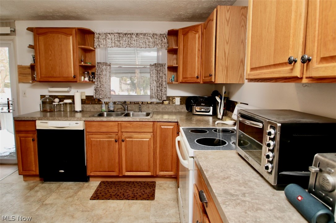1733 Meadows Road Madison, OH 44057 - Photo 3 of 35 Gallery Image 3