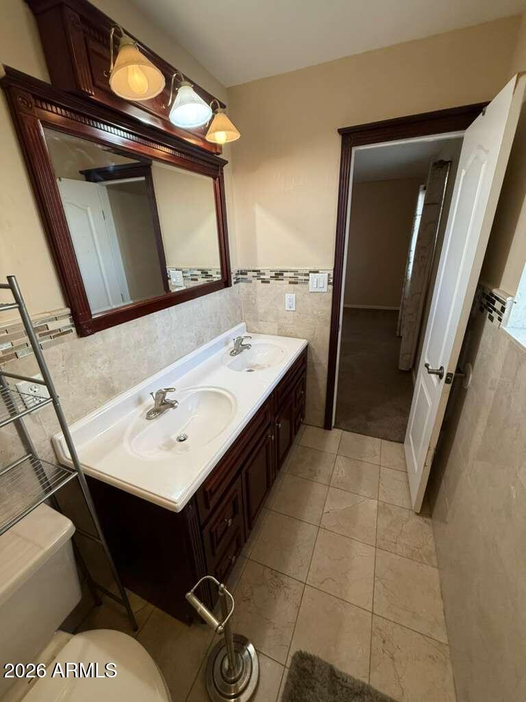 3110 East 13th Street Douglas, AZ 85607 - Photo 14 of 42 a bathroom with a sink toilet and mirror