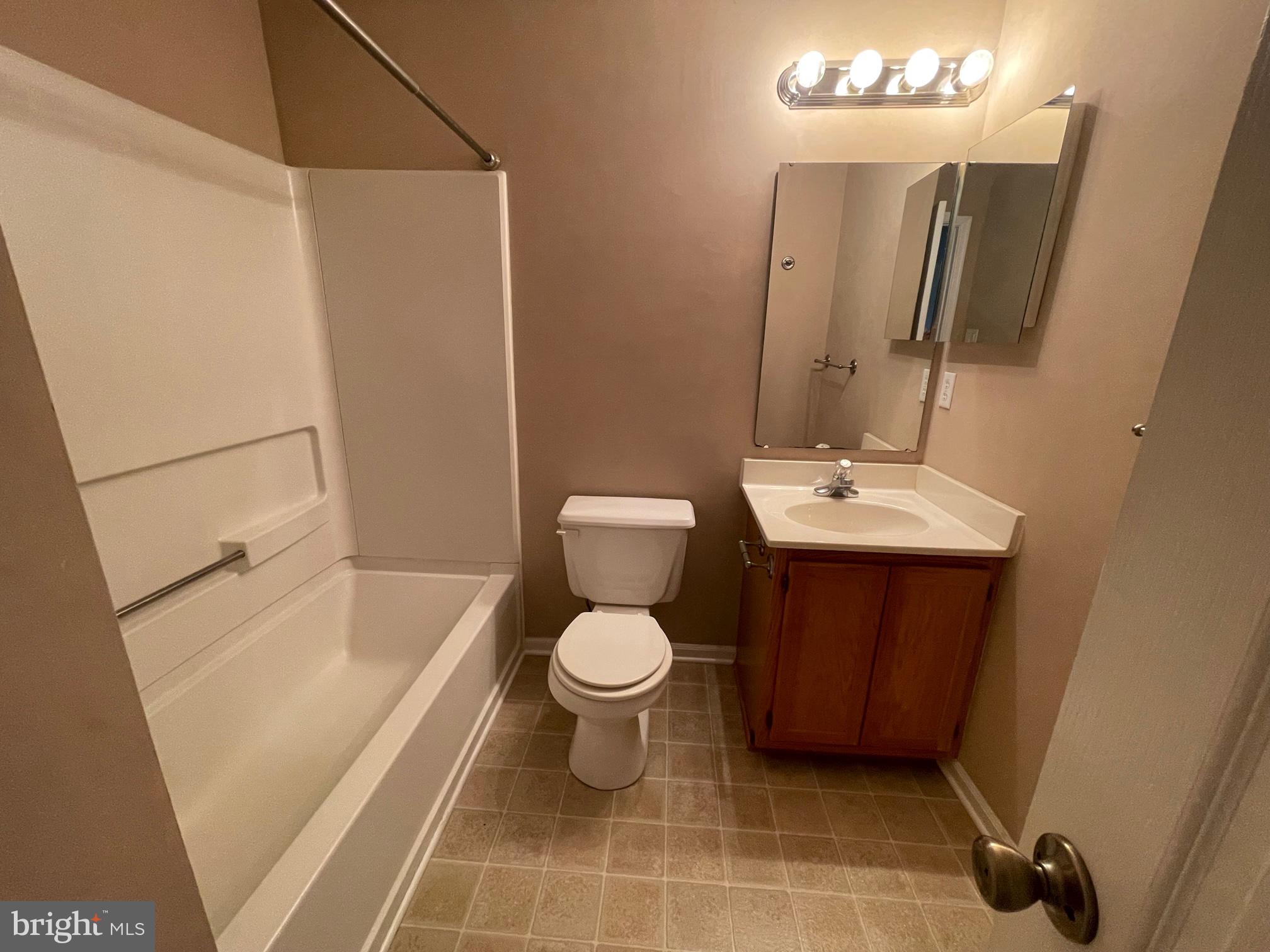 45292 Rumsford Lane California, MD 20619 - Photo 12 of 14 Hall bath