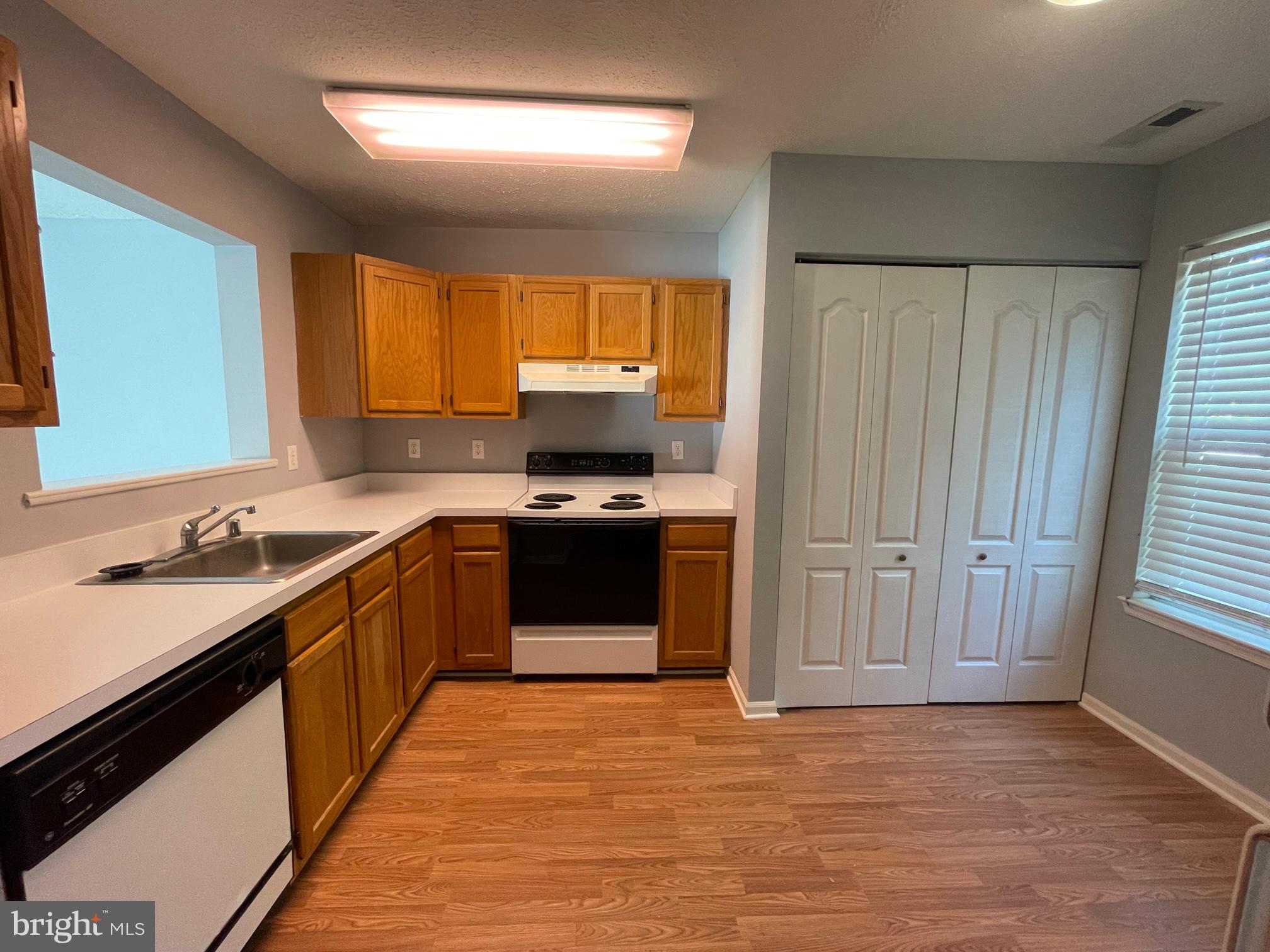 45292 Rumsford Lane California, MD 20619 - Photo 3 of 14 Kitchen