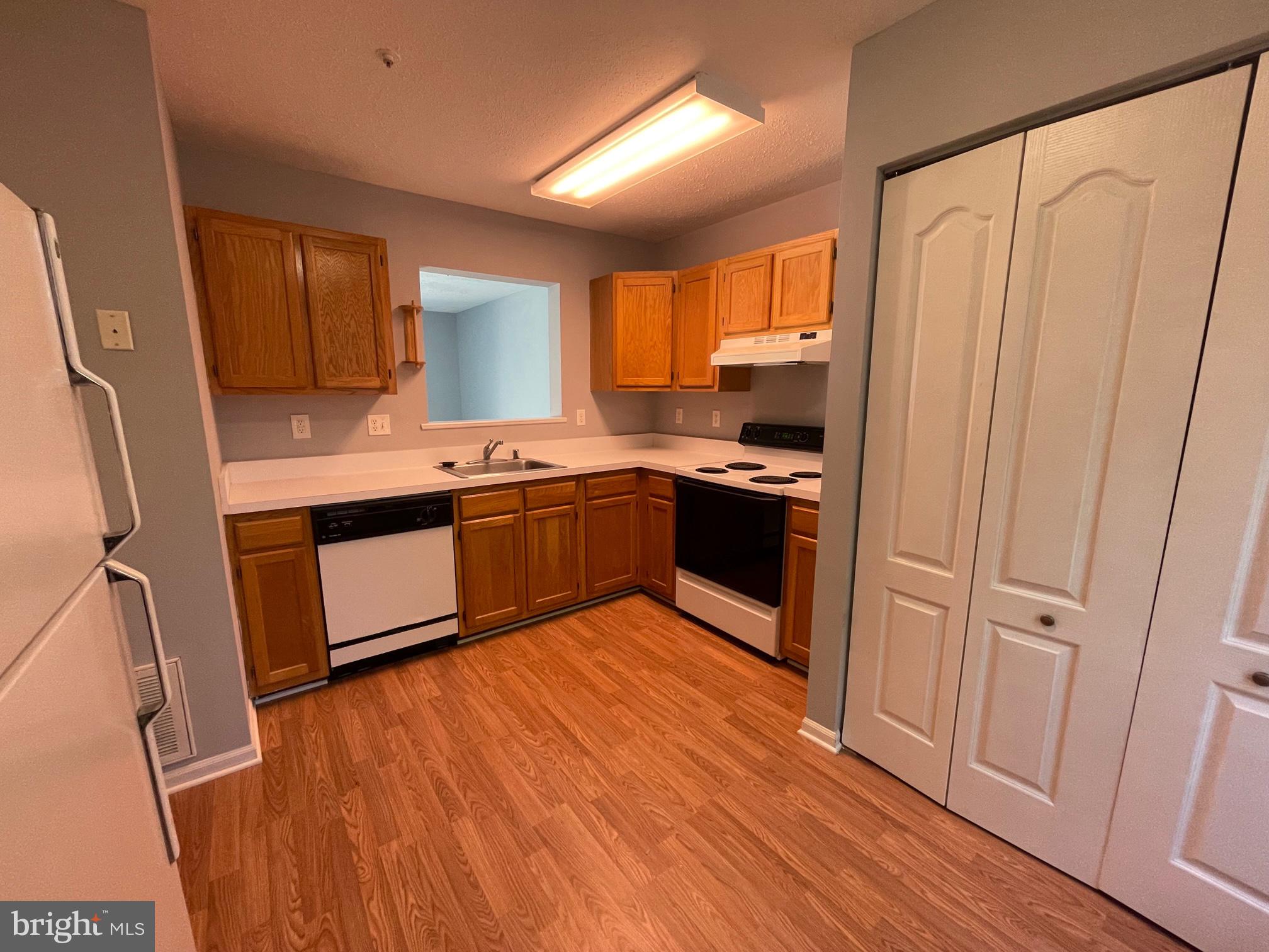 45292 Rumsford Lane California, MD 20619 - Photo 6 of 14 Kitchen