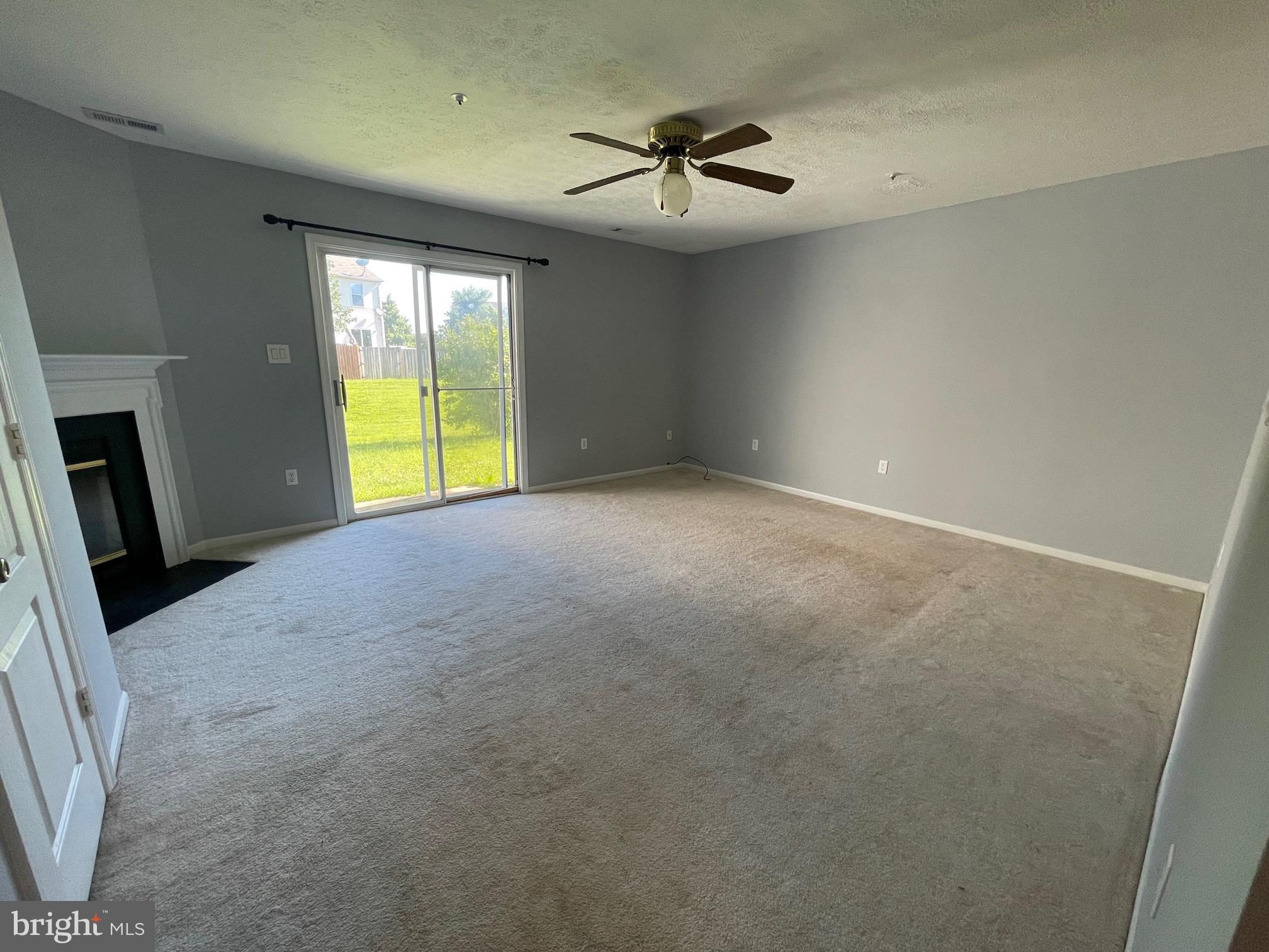 45292 Rumsford Lane California, MD 20619 - Photo 7 of 14 Living room