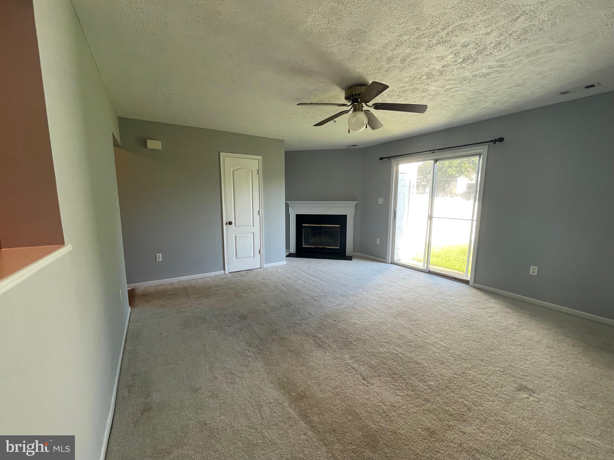 45292 Rumsford Lane California, MD 20619 - Photo 8 of 14 Living room