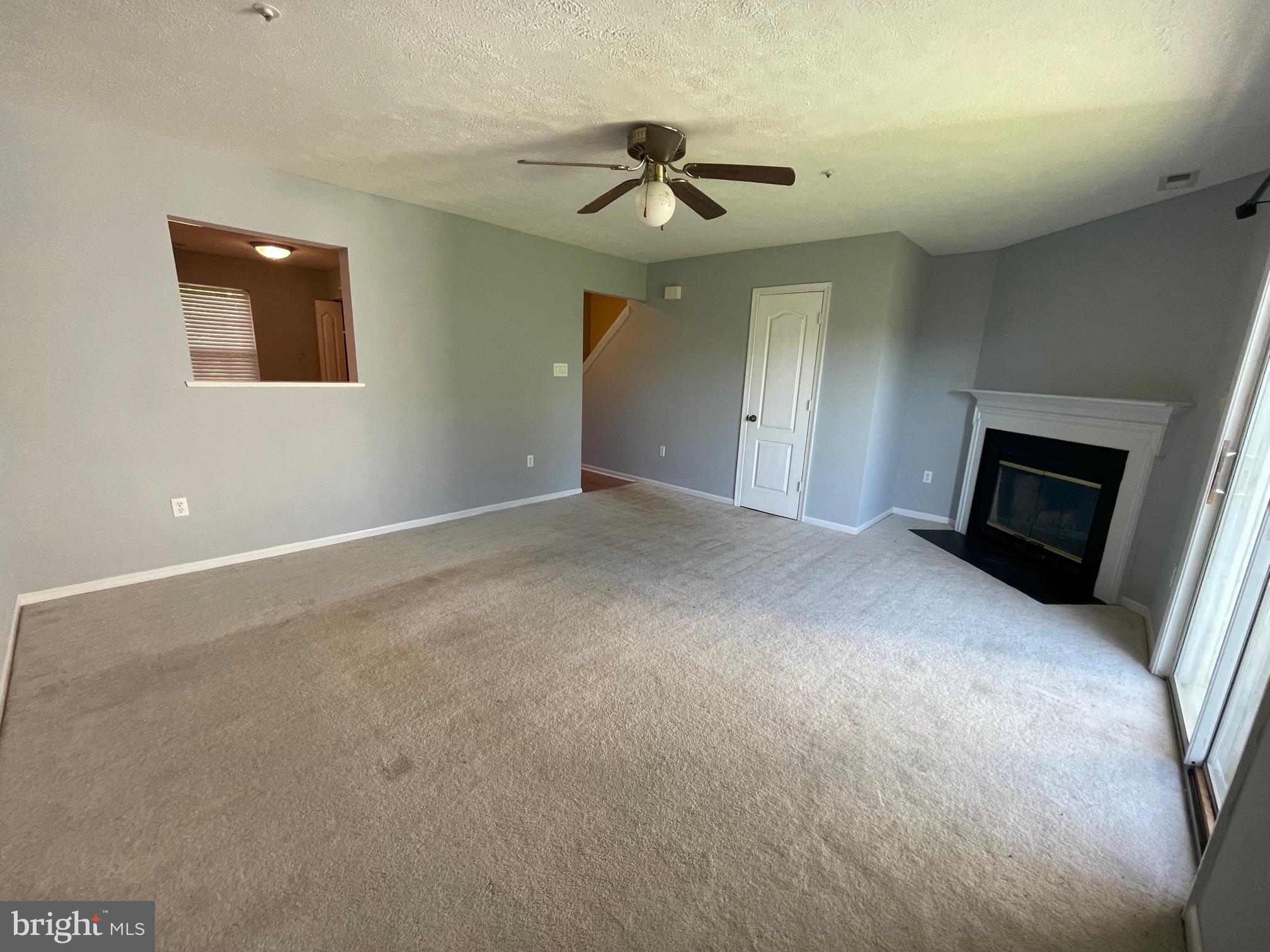 45292 Rumsford Lane California, MD 20619 - Photo 9 of 14 Living room