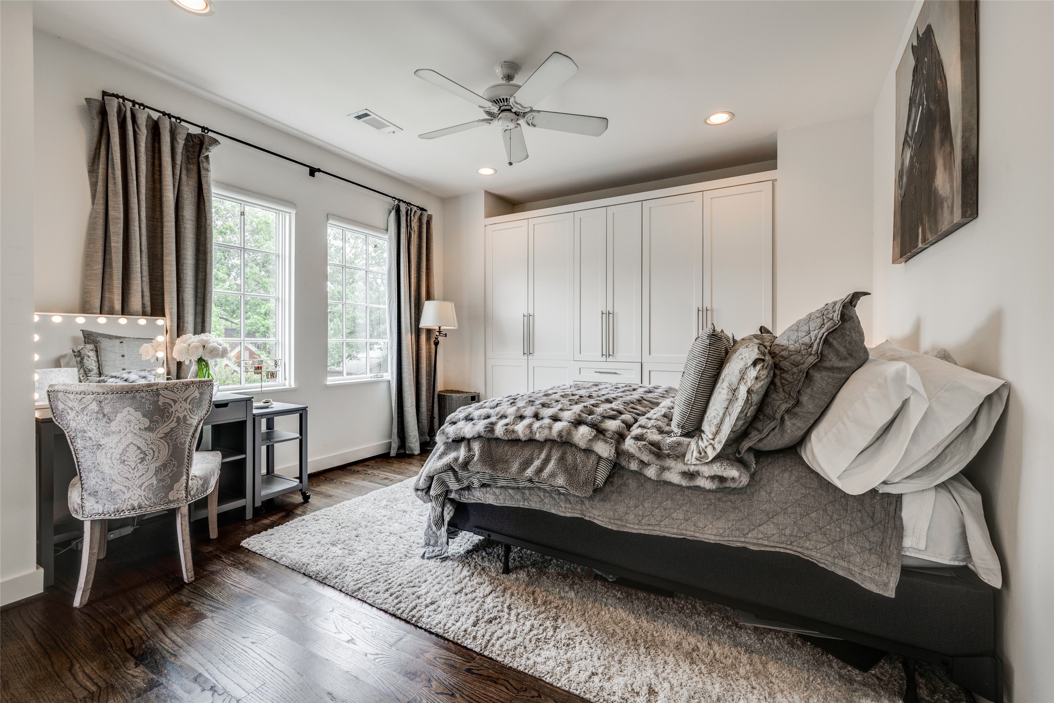 2815 Albans Road Houston, TX 77005 - Photo 47 of 50 Bedroom 4 with lots of built in cupboards & drawers with en suite bathroom, ceiling fan