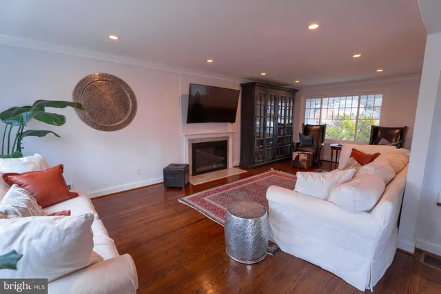 $5,400 | 308 Old Courthouse Road Northeast, Vienna, VA 22180