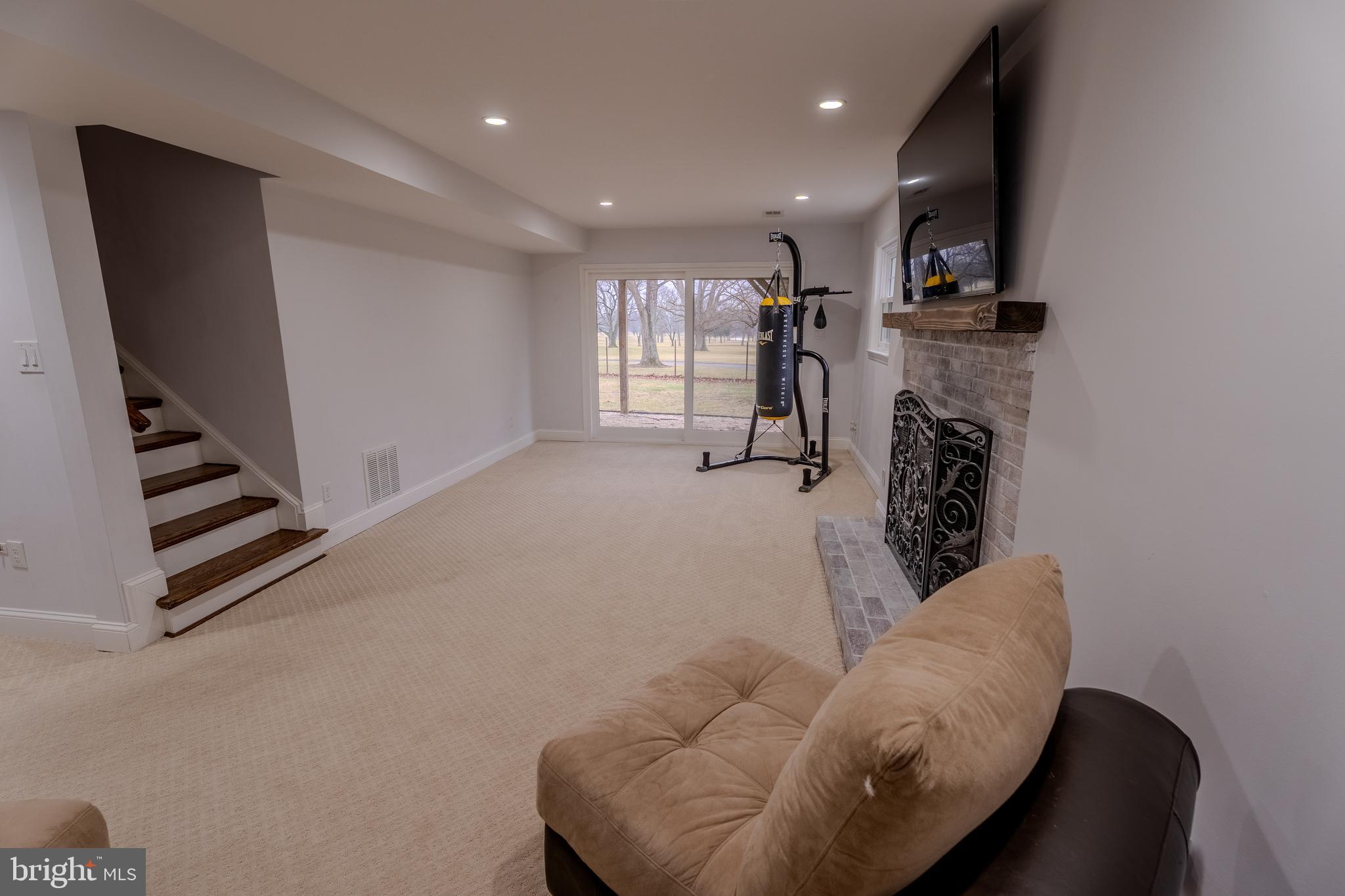 308 Old Courthouse Road Northeast Vienna, VA 22180 - Photo 23 of 35