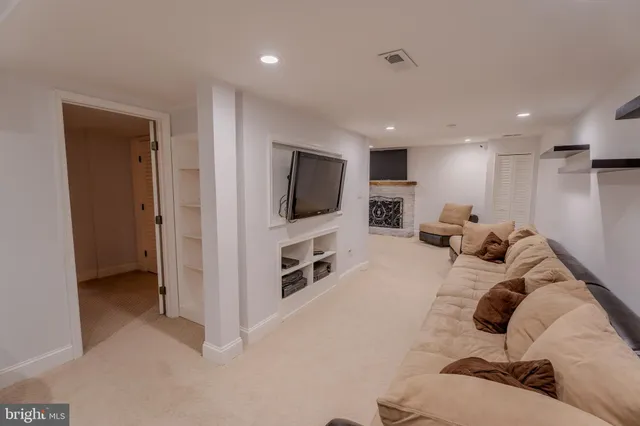 $5,400 | 308 Old Courthouse Road Northeast, Vienna, VA 22180