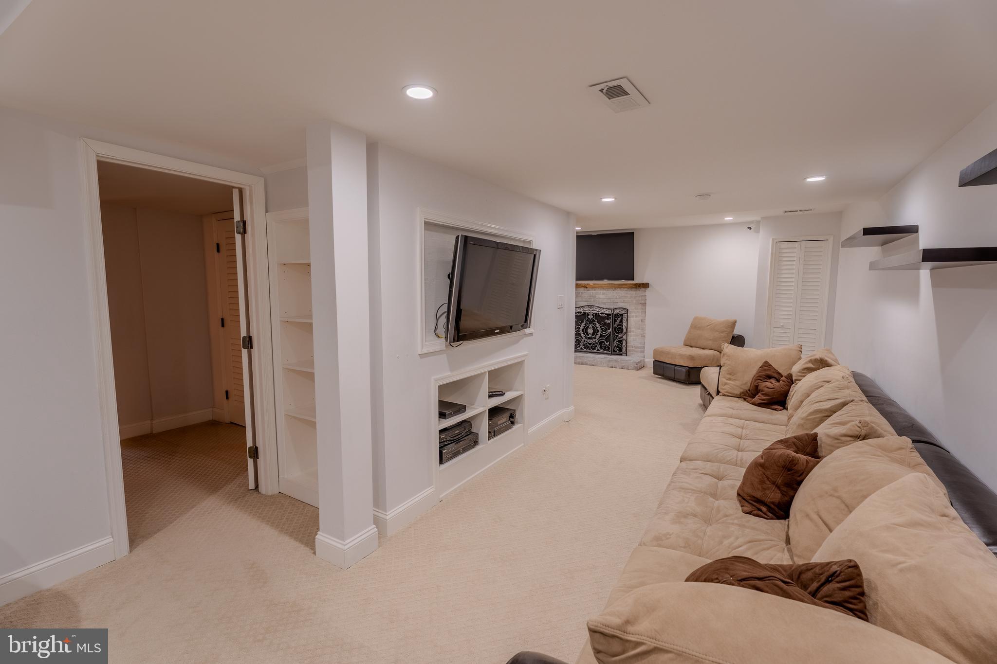 308 Old Courthouse Road Northeast Vienna, VA 22180 - Photo 24 of 35